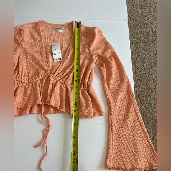 Urban Outfitters Coral Lucielle Ruffle Tie Front Flared Sleeves Size Small New - Picture 3 of 6